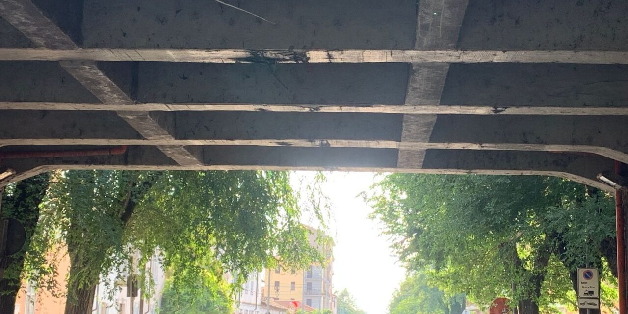 Tortona, riaperto il sottopasso di corso Alessandria dopo che un camion aveva danneggiato la soletta