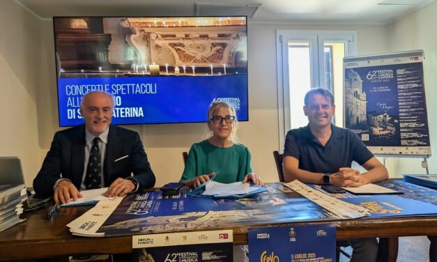 Andrea Bajani a Cervo: il vincitore del Premio Strega 2025 domani in Piazza dei Corallini