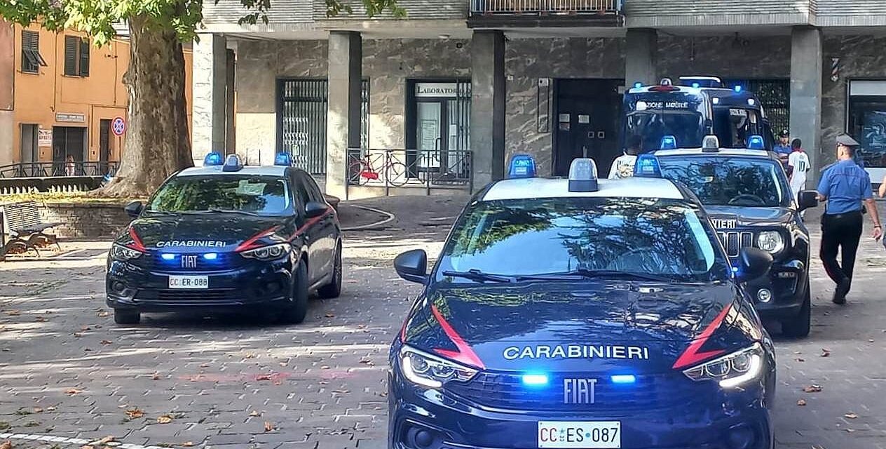 Appone la firma di controllo presso gli uffici dei Carabinieri poi tenta il colpo al benzinaio
