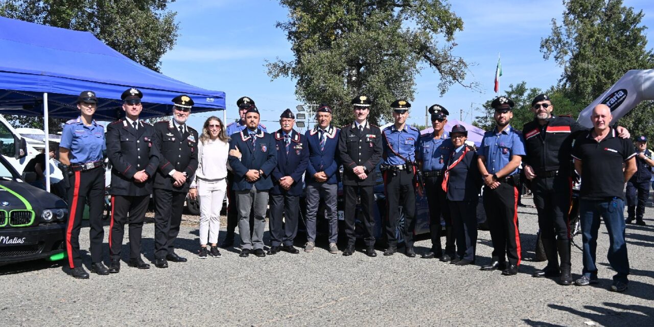 I Carabinieri presenti al “Memorial day Cristian Zucconi”, motor-show di solidarietà, stretti in un abbraccio con il Brigadiere Andrea Zucconi nel ricordo del figlio Cristian