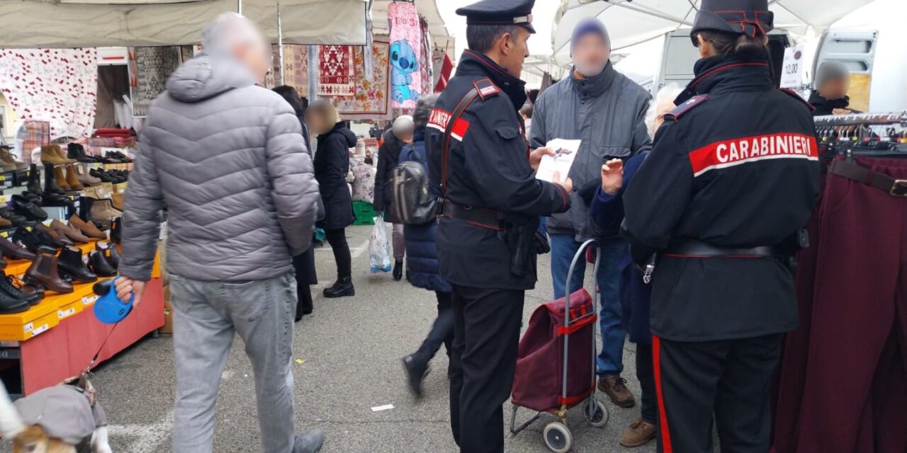 Pattuglia a piedi dei Carabinieri di Casale per i mercati rionali: tradizione e modernità