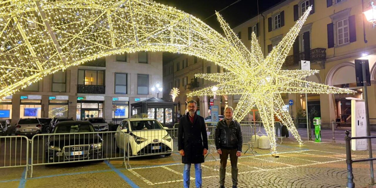 Tortona ha acceso con 10 giorni di anticipo le luminarie di Natale per rendere la città più accogliente. Le  foto
