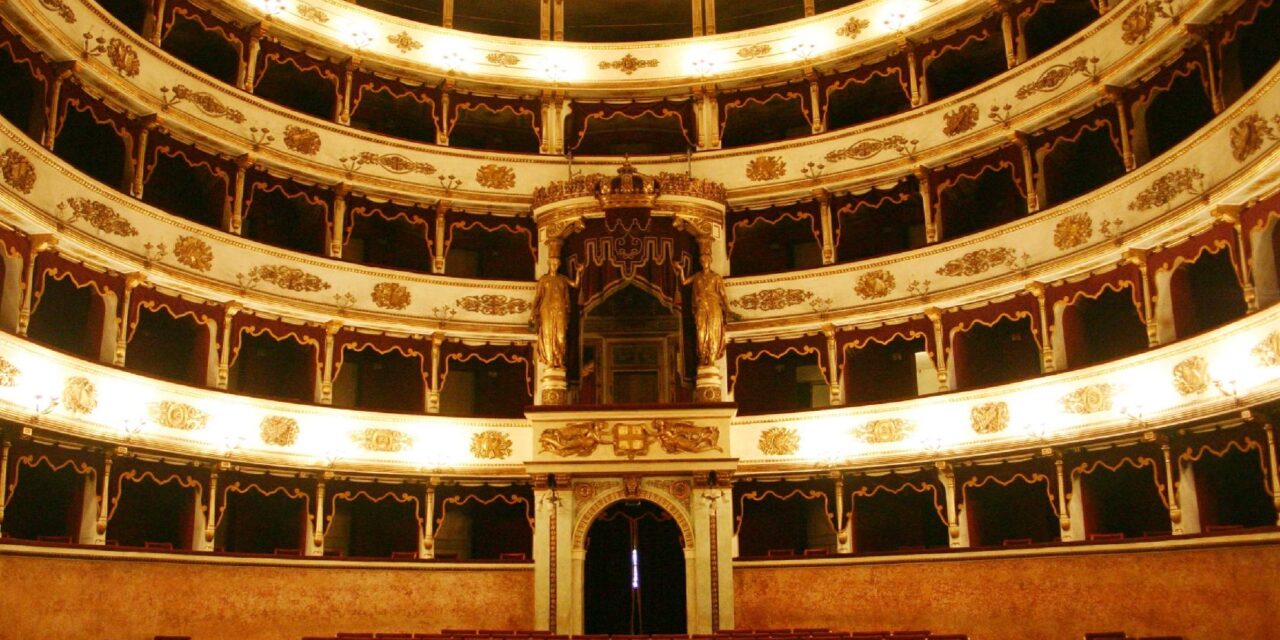 “Perfetti sconosciuti” in scena con audiodescrizione a Casale Monferrato