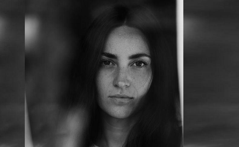 Torna al Teatro Marenco la mostra “Just Fine” della nota fotografa novese Annalisa Flori e il progetto “Ritratti d’amore”