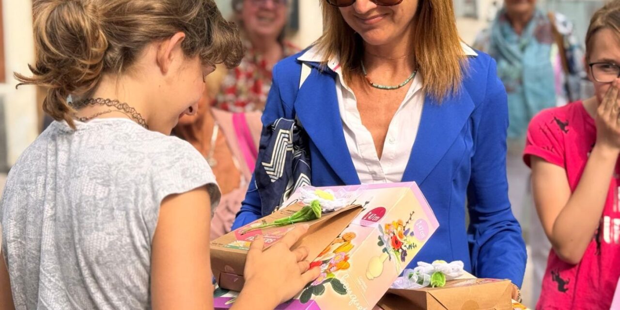 Diano Marina, gli anziani insegnano ai giovani dianesi ad usare l’uncinetto. Come iscriversi ai corsi