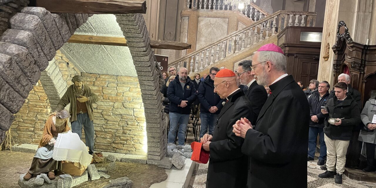 A Tortona c’é il “Presepio del Papa” giunto fin qui e inaugurato dal card. Bagnasco e dal vescovo Marini.