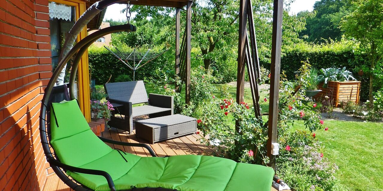 Erba sintetica per terrazze di piccoli spazi: soluzioni per balconi e attici