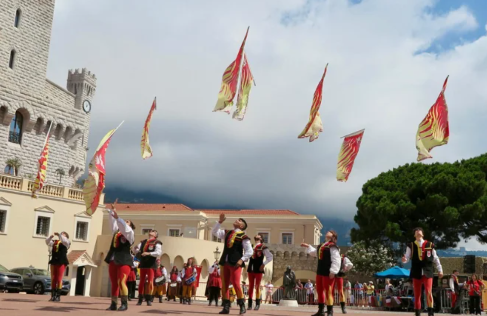  I festeggiamenti per San Mauro chiudono a Varcavello il programma a Diano Castello con gli sBadieratori