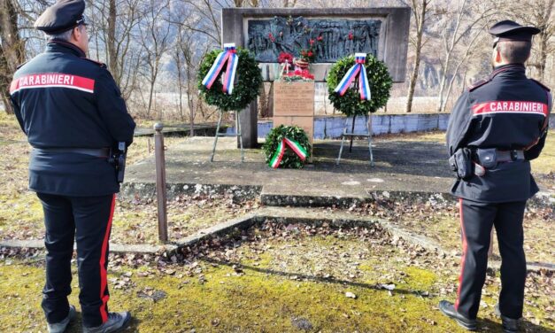 I Carabinieri presenti alla commemorazione del partigiano Fedor Poletaev a 81 anni dalla battaglia.