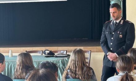 Prevenzione e legalità: i Carabinieri tra i banchi di scuola a Rosignano fra educazione civica e curiosità