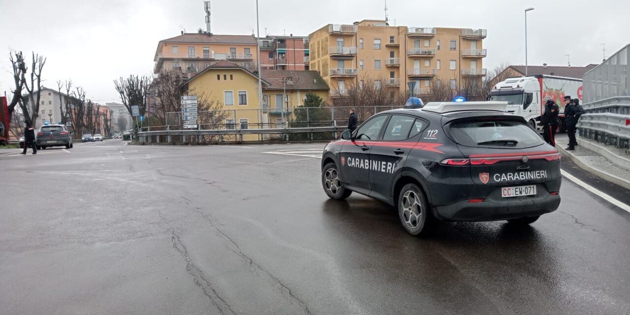 Tortona, giovane in bicicletta travolto e ucciso da un camion alla rotonda ex Liebig