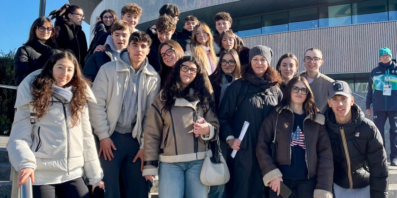 IL LICEO PEANO SOSTIENE LE AZZURRE ALL’ICE HOCKEY SANTA GIULIA