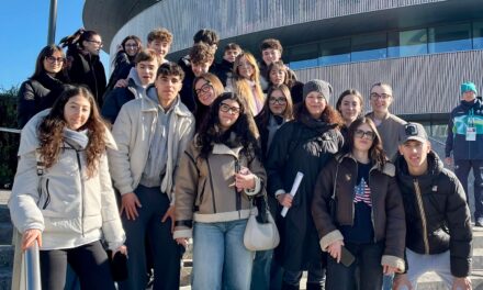 IL LICEO PEANO SOSTIENE LE AZZURRE ALL’ICE HOCKEY SANTA GIULIA