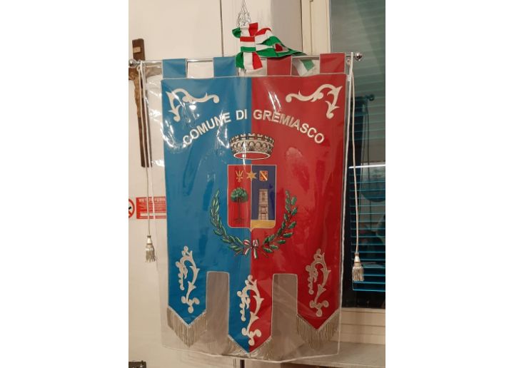 Nuovo Gonfalone per il Comune di Gremiasco grazie alla Fondazione Cassa di Risparmio di Alessandria