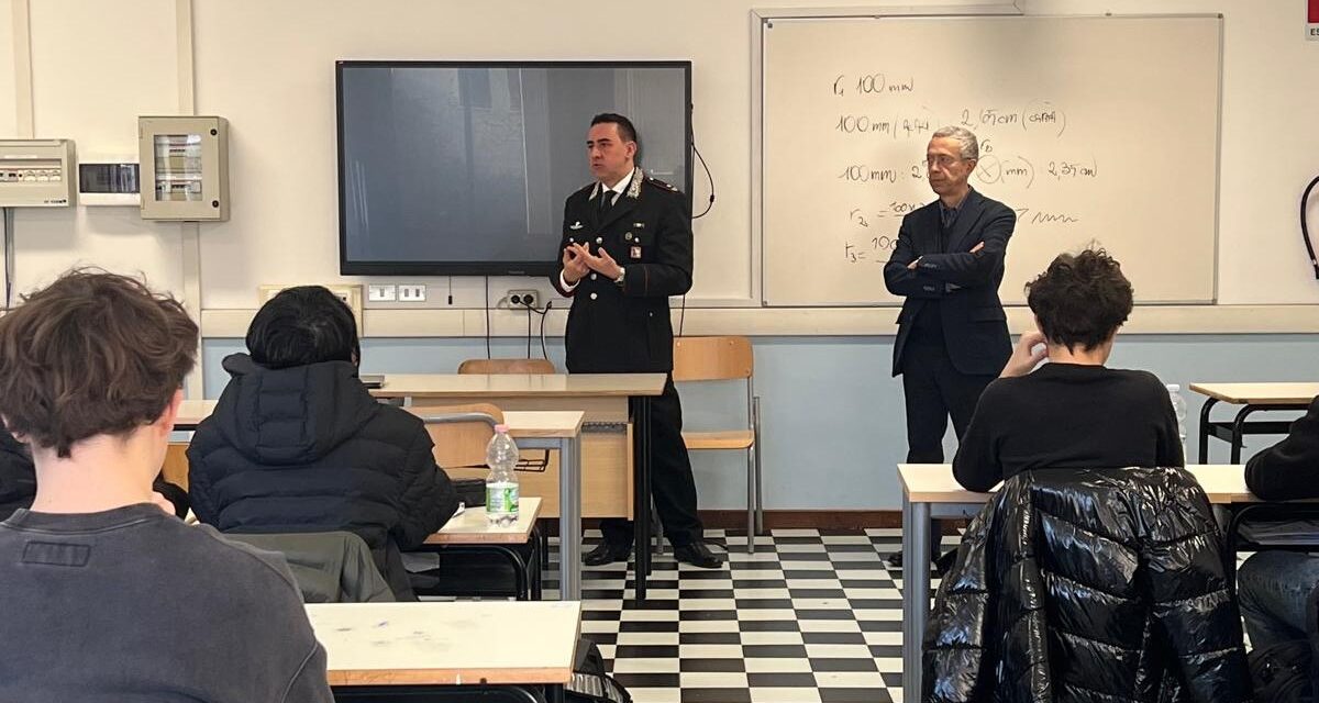Il Maggiore Gianluca Bellotti all’Istituto Marconi di Tortona insegna ai giovani la Legalità e la legge: bravo!
