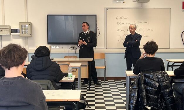 Il Maggiore Gianluca Bellotti all’Istituto Marconi di Tortona insegna ai giovani la Legalità e la legge: bravo!