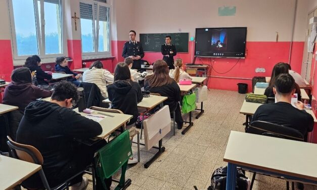 A Fubine  Carabinieri accompagnano gli studenti in un viaggio fra prevenzione e legalità tra i banchi di scuola.