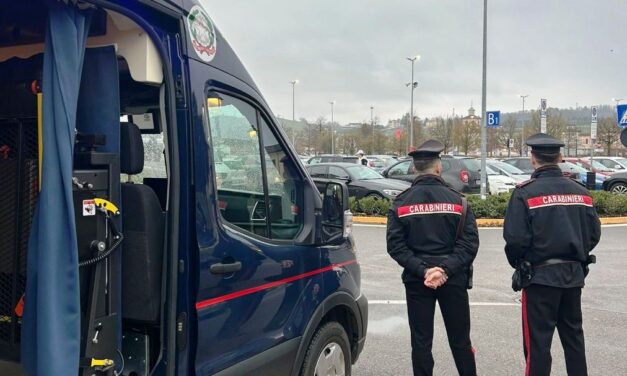 Serravalle Scrivia, Ruba capi sportivi di un noto marchio: fermata e arrestata dai Carabinieri.