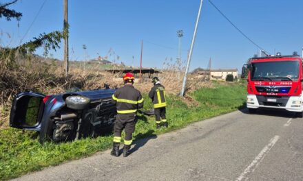 Ragazza alla guida di quest’auto rimane incastrata fra le lamiere, soccorsa dai pompieri di Tortona