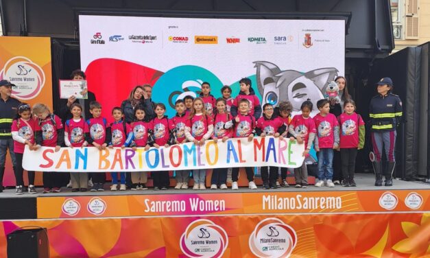 LA CLASSE 3 PRIMARIA DI SAN BARTOLOMEO AL MARE PREMIATA ALLA MILANO-SANREMO