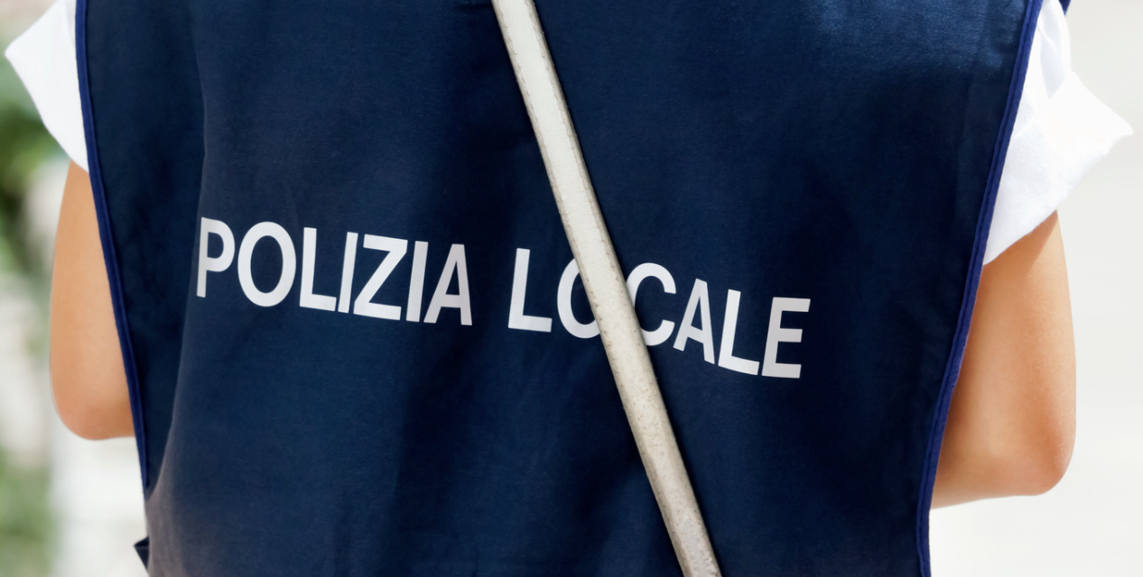 Acqui Terme, individuato l’autore degli atti vandalici in Piazza Dolermo: l’intervento della Polizia Locale