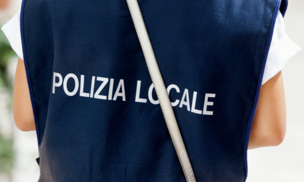 Acqui Terme, individuato l’autore degli atti vandalici in Piazza Dolermo: l’intervento della Polizia Locale