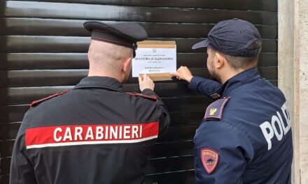 Carabinieri e Polizia chiudono un esercizio pubblico a Casale Monferrato