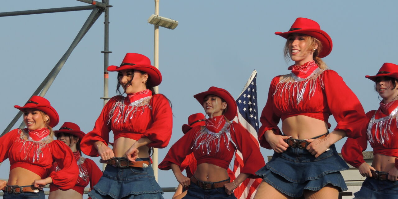 Grande successo a Diano Marina per il Festival del Folclore, con ragazze venute anche dagli USA