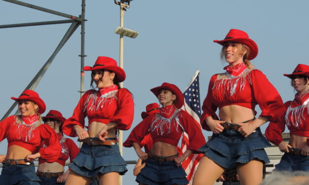 Grande successo a Diano Marina per il Festival del Folclore, con ragazze venute anche dagli USA