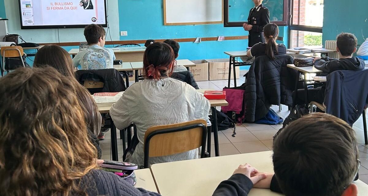 Carabinieri nelle scuole di Sale per promuovere la cultura della legalità e del vivere civile.
