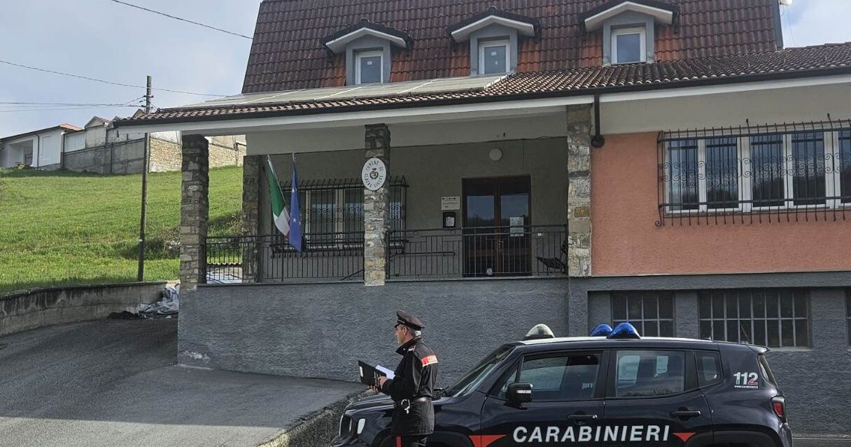 Ubriaco e molesto aggredisce i soccorritori del 118 e i Carabinieri a Cassano Spinola: arrestato.