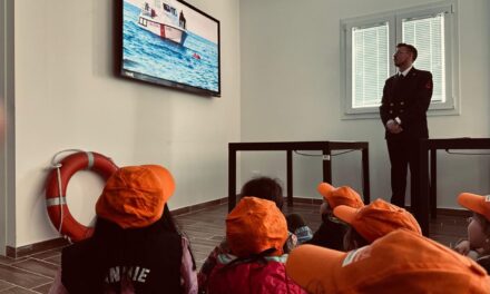 La Guardia Costiera di Imperia in mezzo ai bambini dell’Istituto Comprensivo Littardi