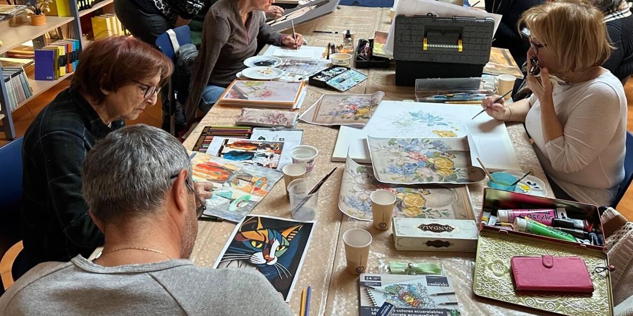 “Poesia del Colore”: l’arte degli allievi dei corsi della Biblioteca Civica in mostra al Centro Incontro di San Bartolomeo al Mare