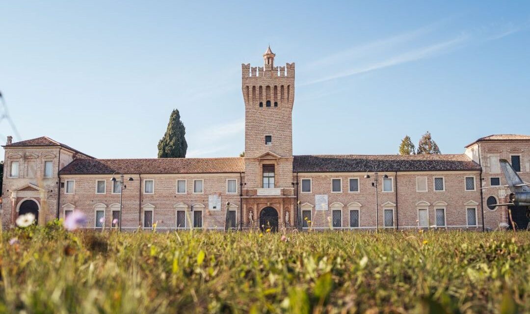 Viaggio nella Bellezza: Il Castello di San Pelagio, D’Annunzio, la natura e il volo