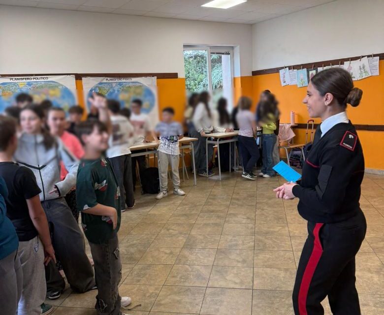 “Cultura della legalità” tra i banchi di scuola con i Carabinieri  a Mornese
