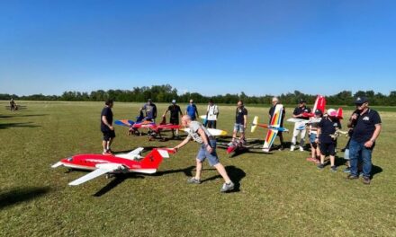 Spettacolo nei cieli di Pontecurone: acrobazie, gare e premiazioni al raduno degli aeromodellisti