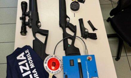 La Polizia di Alessandria arresta un uomo trovato in possesso di una pistola rubata e di una carabina.
