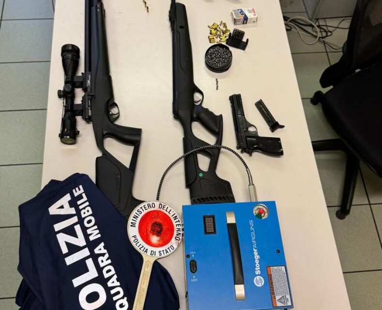 La Polizia di Alessandria arresta un uomo trovato in possesso di una pistola rubata e di una carabina.