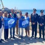 Diano Marina si colora di Blu: una bandiera su ogni stabilimento balneare per accogliere i turisti. Ce ne saranno 48
