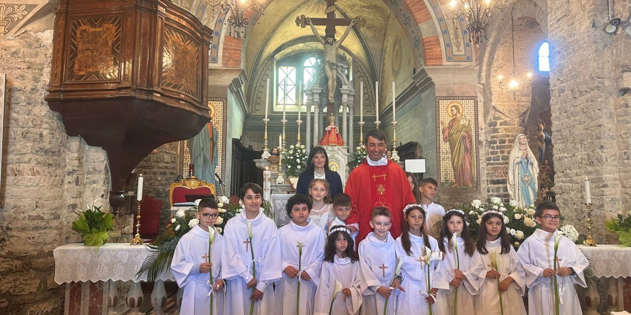 Festa grande a Fabbrica Curone: dopo anni l’antica Pieve torna a ospitare le Prime Comunioni