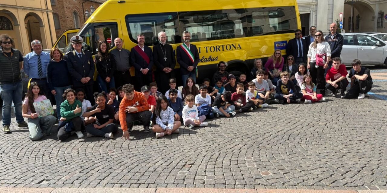 A Tortona inaugurato un nuovo scuolabus dal Sindaco Chiodi e benedetto dal  Vescovo Marini
