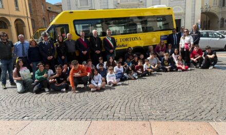 A Tortona inaugurato un nuovo scuolabus dal Sindaco Chiodi e benedetto dal  Vescovo Marini