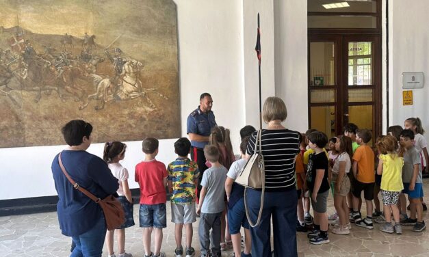 I bambini delle scuole di Tortona in visita alla Caserma per scoprire il lavoro dei Carabinieri