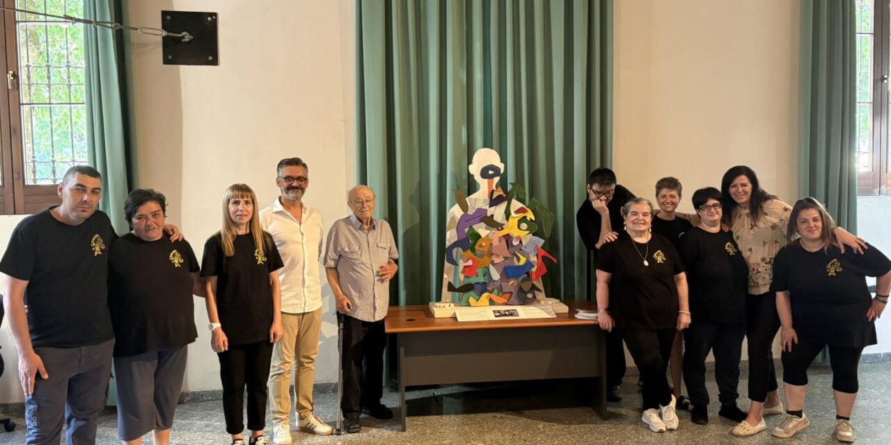 Arte, emozioni e inclusione: Tortona accoglie i ragazzi di Diapsi con la nuova scultura alla “Remotti”