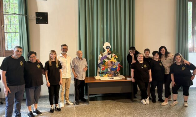 Arte, emozioni e inclusione: Tortona accoglie i ragazzi di Diapsi con la nuova scultura alla “Remotti”