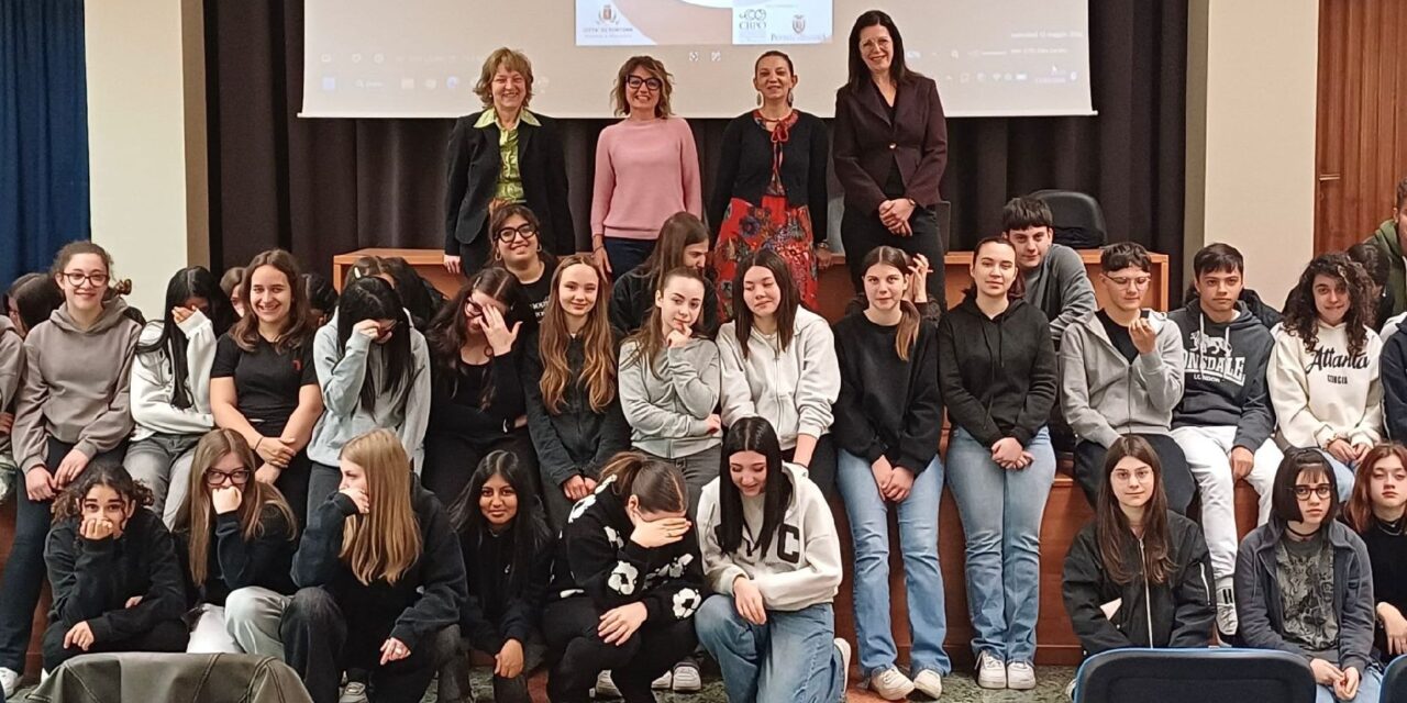 Un successo a Tortona l’incontro al Santachiara “Rispetta i tuoi confini: prevenire la violenza psicologica tra i giovani