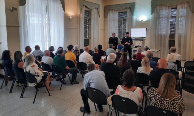 Truffe agli anziani (e non solo): A Cassano i Carabinieri spiegano come riconoscere e prevenire i raggiri