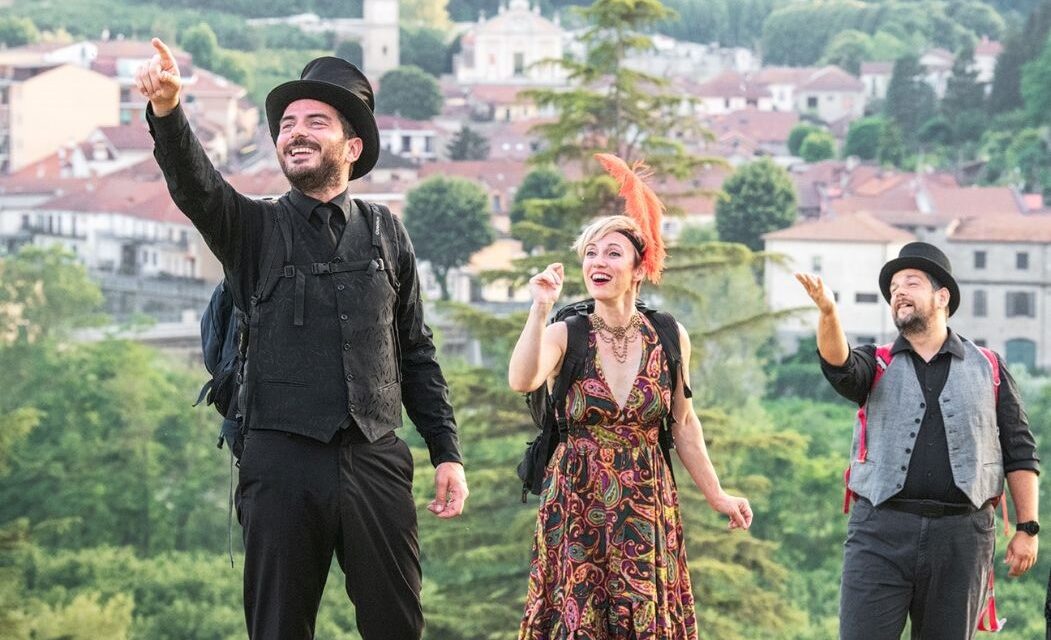 Spettacoli a impatto zero e borghi in festa: al via il tour estivo 2026 degli Scavalcamontagne