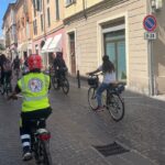 Festa e senso civico in sella: la pedalata dei bimbi della scuola “Rodari” colora le vie di Tortona