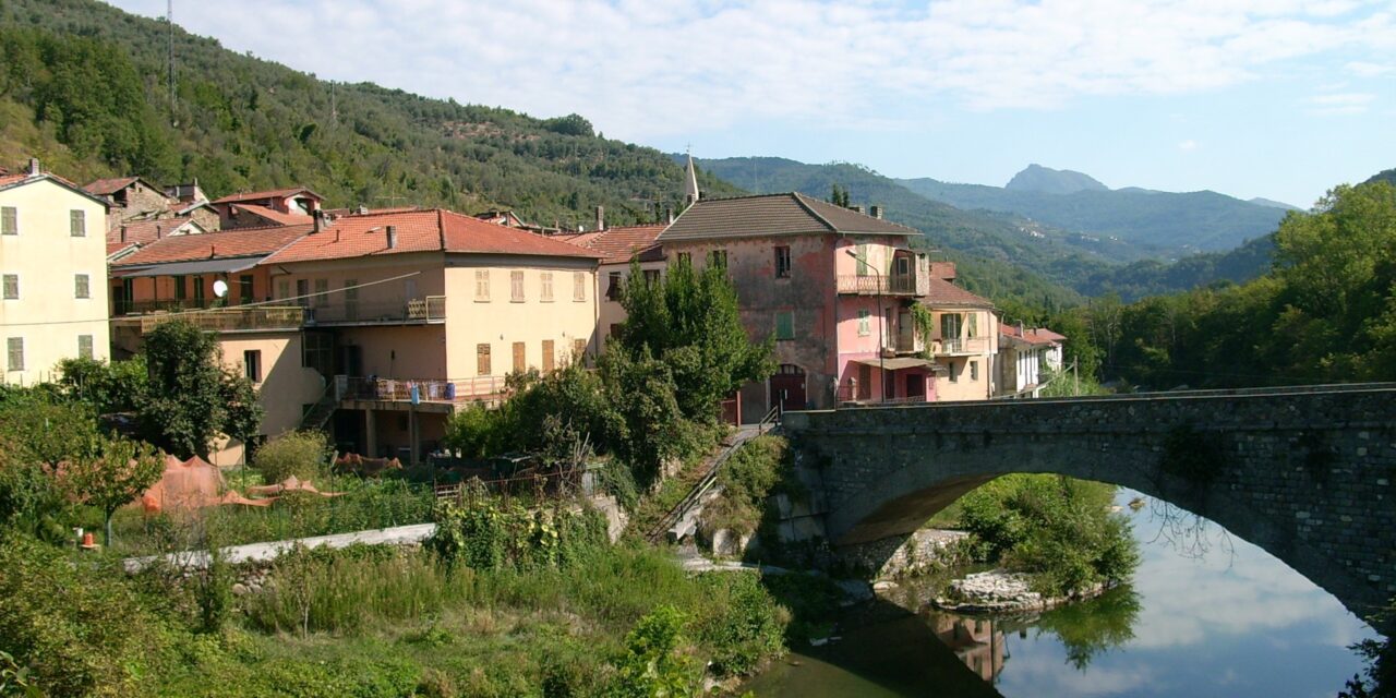 Gusto, storia e tradizioni in Alta Valle Arroscia: al via la 266ª Fiera dell’Aglio di Vessalico